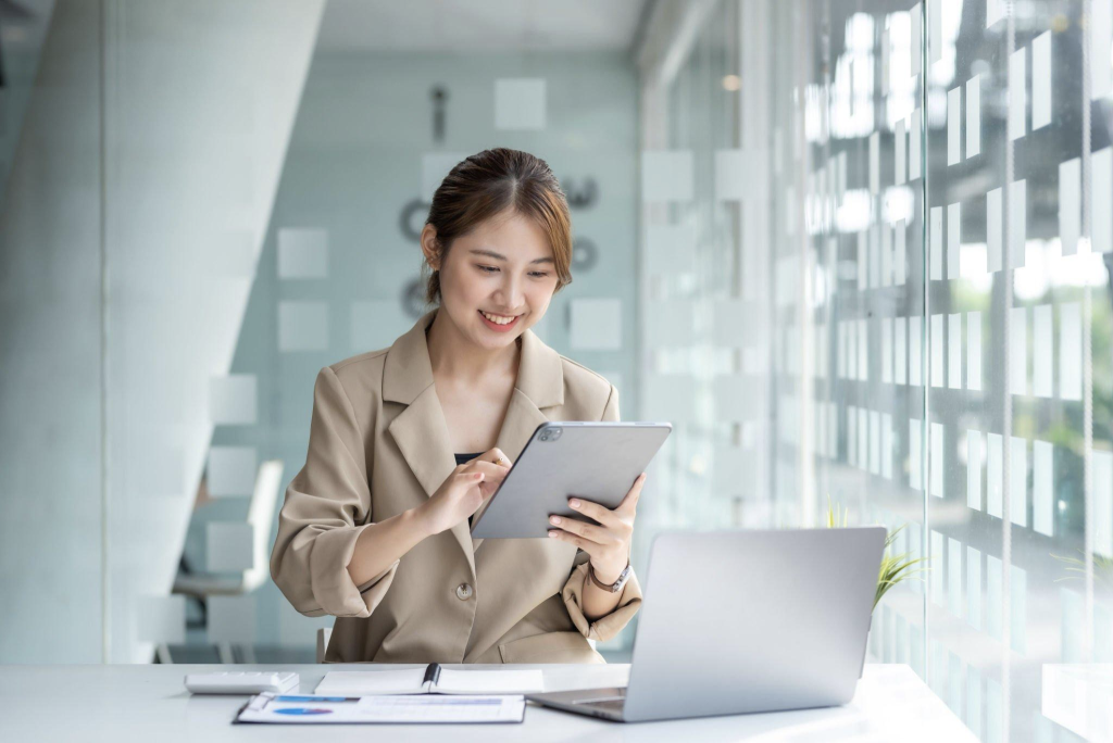 asian girl using ipad